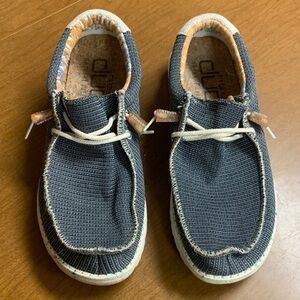 Hey Dude Wally Sox Aegean Mens loafers slippers in Navy and Cream Size 8 EUC